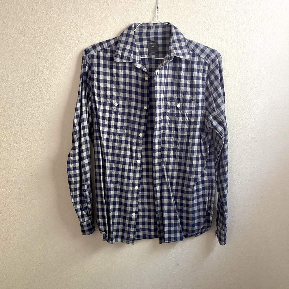 Gap mens checker button down shirt